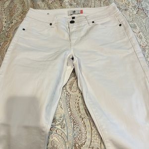 Cabi Skinny Jeans White size 6–never worn